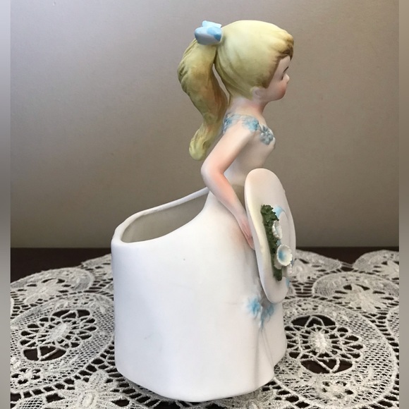 Vintage Lady Vase- Baby Blue and White ESD - Picture 2 of 12